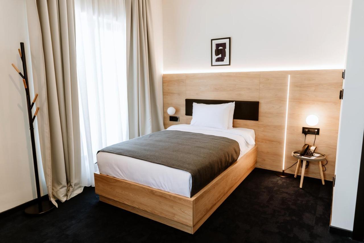 Hotel Septembar Подгорица Экстерьер фото